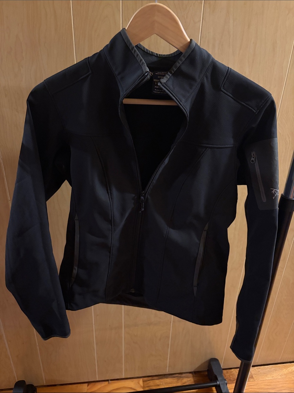 Arc'teryx Black Softshell Performance Jacket with Gray Trim XS